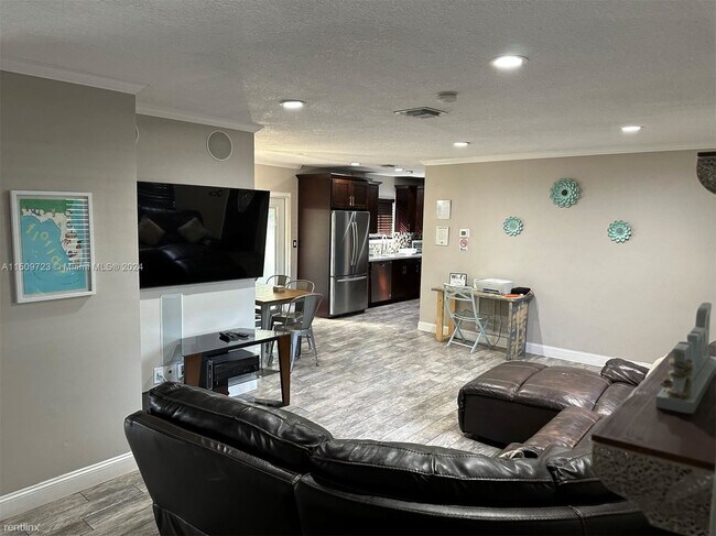 Foto del edificio - 3 br, 2 bath House - 372 NE 160th St Fl 33162