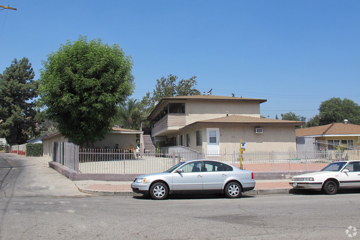 Building Photo - 2913 Covina St