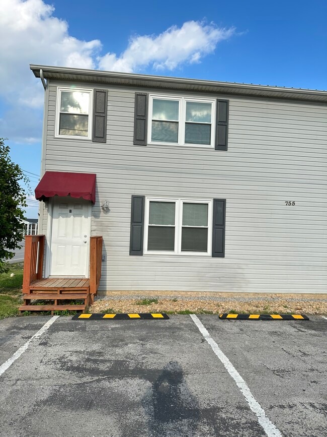 755 B - 755 Chestnut Ave
