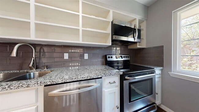 Foto del edificio - 2121 Winrock Blvd