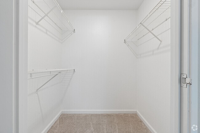 1BR, 1BA - 641SF - Walk-in Closet - Sunset Ridge Apartments