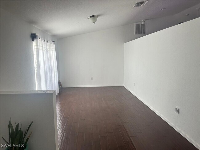 Foto del edificio - 2115 NW 19th Ave