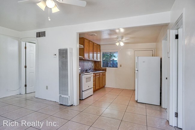 Building Photo - 2 br, 1 bath House - 4204 E. Flower Street