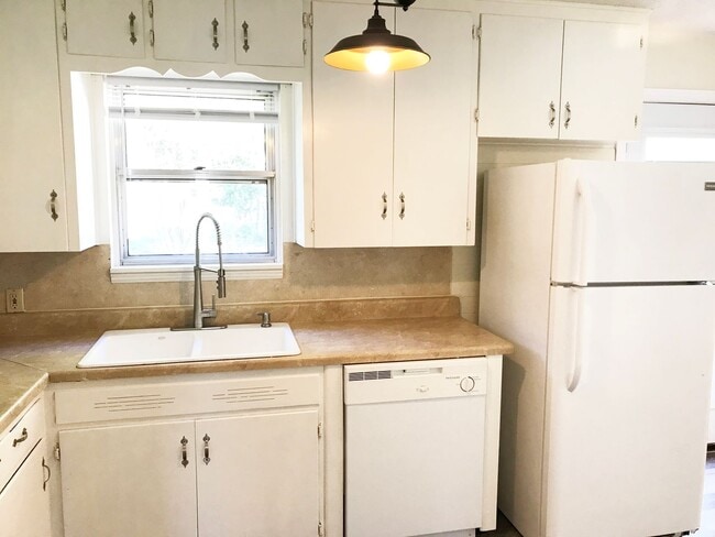 Building Photo - 1302 S 23rd St