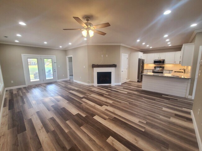 Building Photo - The Blandville - 2 bedroom- 2 bath