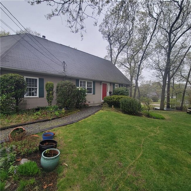 Building Photo - 102 Clinton Dr