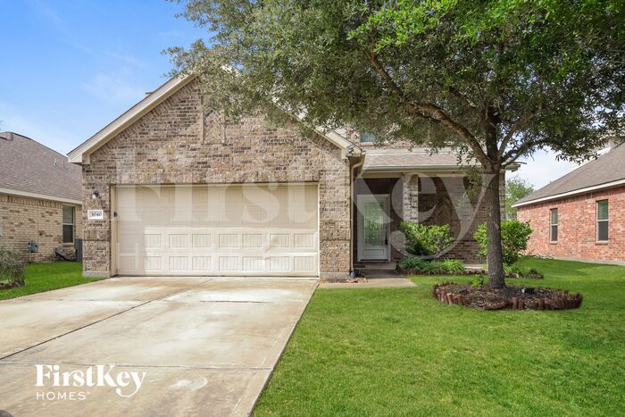 Foto principal - 3040 Boxwood Springs Ln