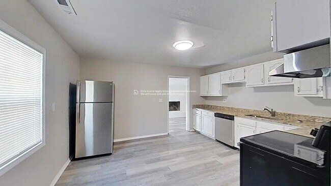 Building Photo - 5613 Norton Ave