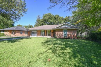 Building Photo - 1602 Sheridan Dr