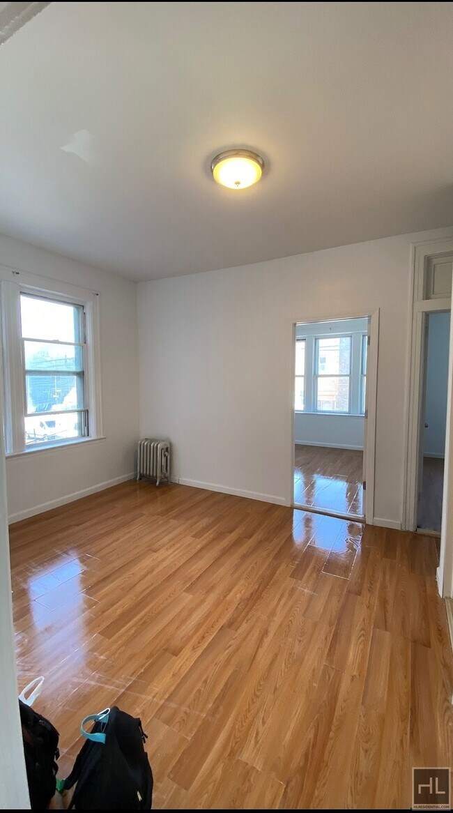 Building Photo - 41 AVENUE