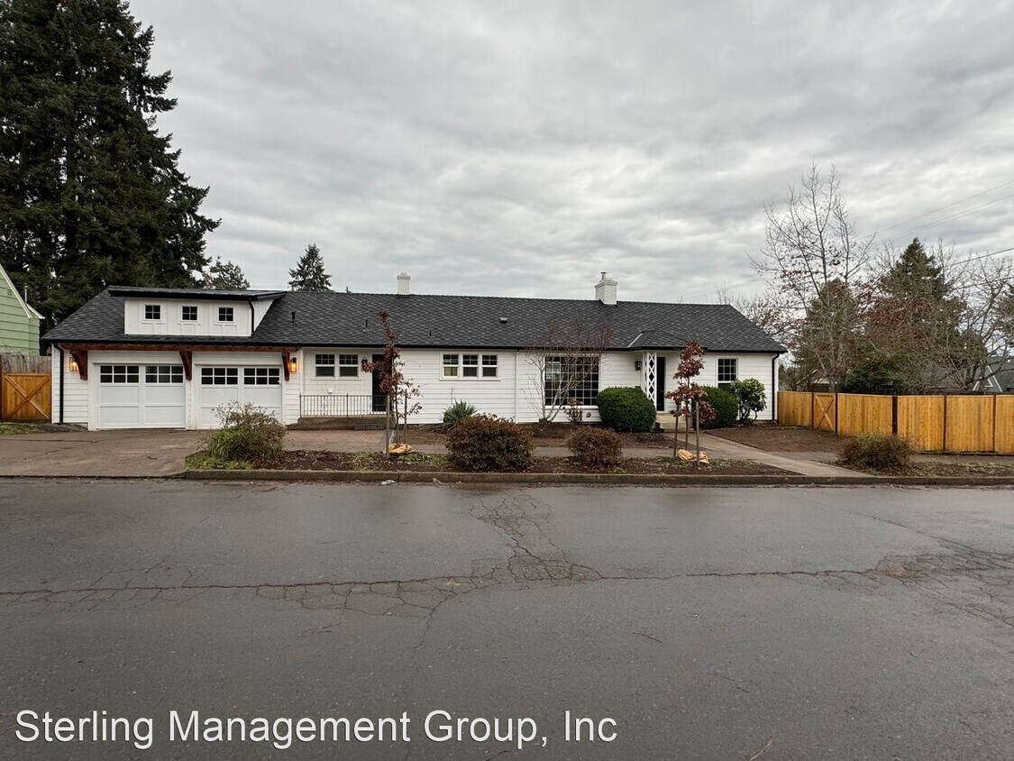 4 br, 2 bath House 1910 Monroe St House Rental in Eugene, OR