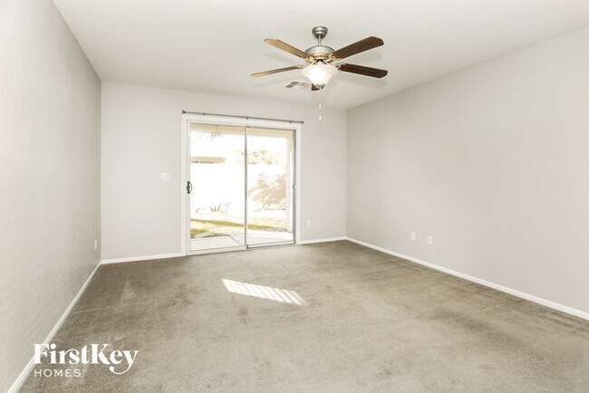 Foto del edificio - 10538 Hartford Hills Ave