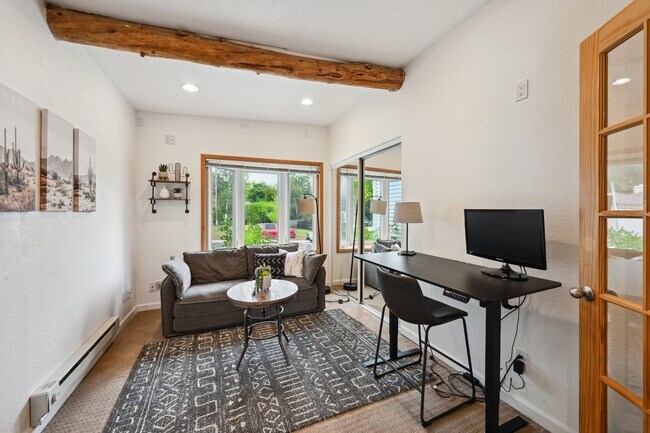 Foto del edificio - 5944 S Milwaukee Way