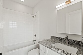 Building Photo - 2102 Mechanic St