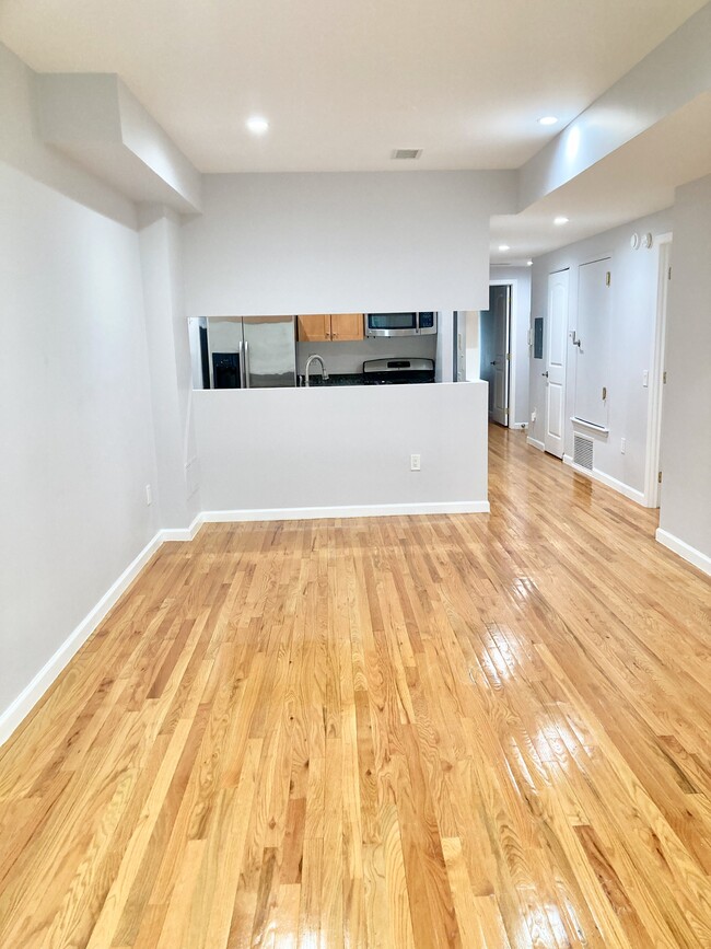 Foto del edificio - 1471 Royce St