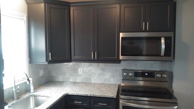 Building Photo - 385 McKinley Ave