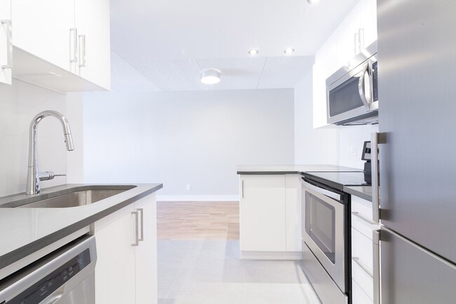 Building Photo - 1570 Avenue Filion