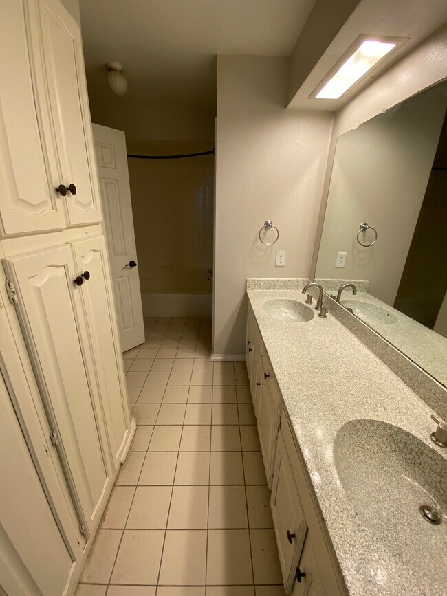 Foto del edificio - 13110 Fall Manor Dr