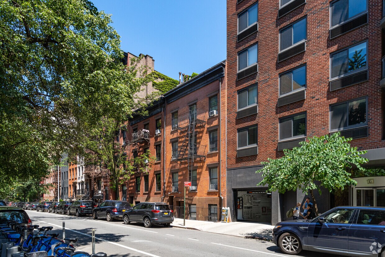 Primary Photo - 113 W 15th St