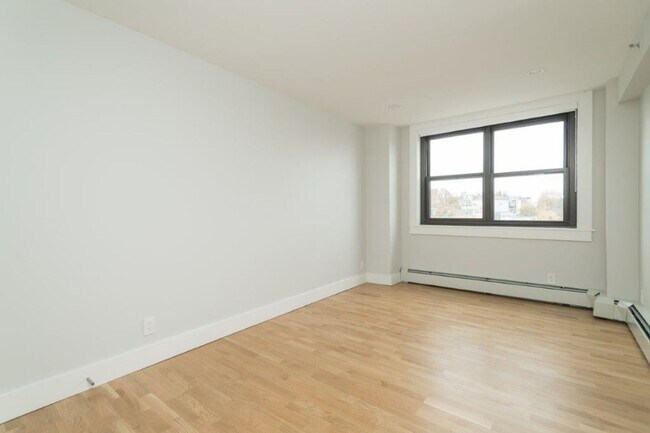 Foto del edificio - Beautiful 1 bed renovated unit near Carson Beach with move in specials!