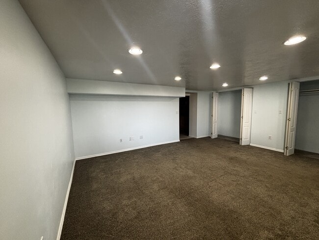 Building Photo - 157 N 400 W