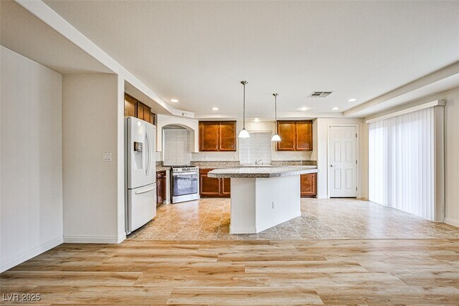 Building Photo - 6745 Philharmonic Ave