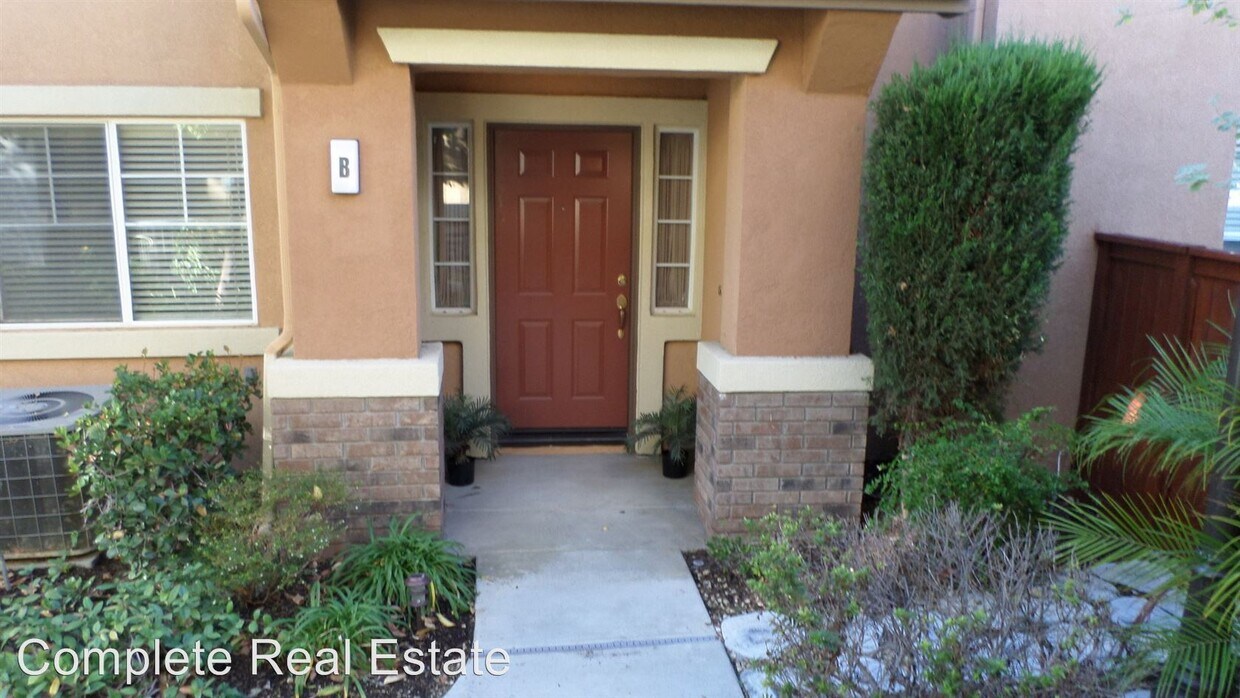 Primary Photo - 3 br, 2.5 bath House - 33528 Winston Way # B