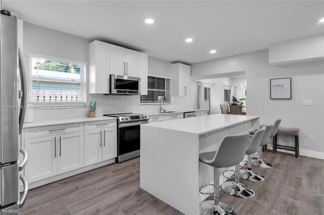 Building Photo - 6 br, 4 bath House - 3261 Aqua Vista Dr