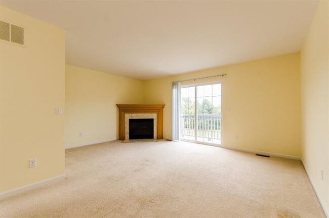 Building Photo - 3099 Promenade Cir