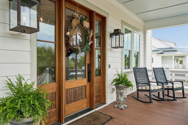 Foto del edificio - Beautiful 5 Bedroom Marshside Home
