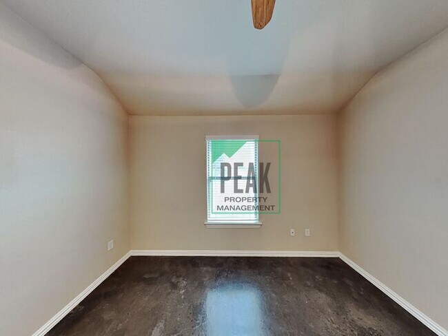 Building Photo - Beautiful Home + Stress Free Utility Set Up!