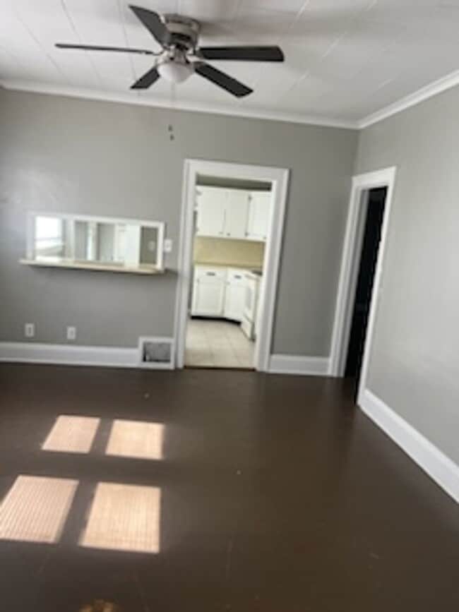 Building Photo - Cute 2 Bedroom 1 Bath House