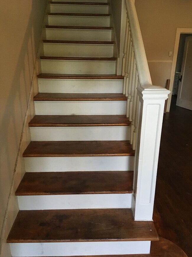 Foto del edificio - 419 E 6th St