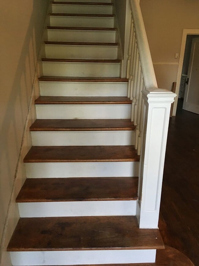 Building Photo - 419 E 6th St