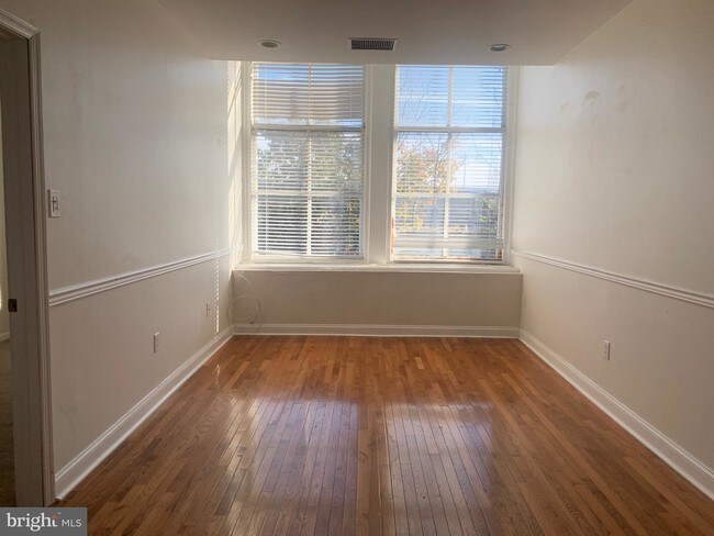 Foto del edificio - 1050 E Montgomery Ave