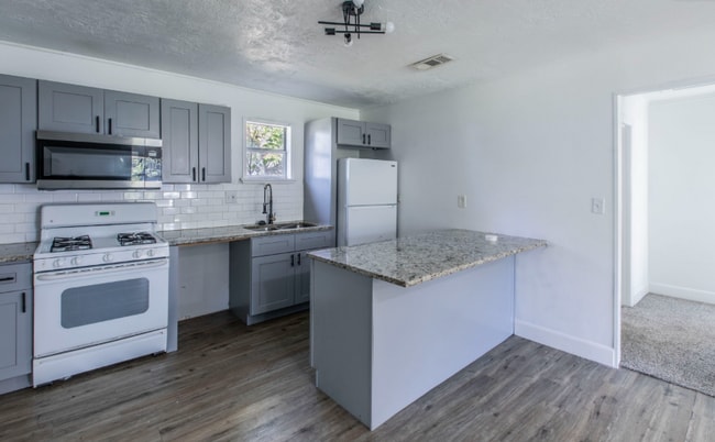 Foto del edificio - 301 E Dumble St