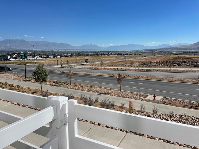 Foto del edificio - HUGE Townhome For Rent in Saratoga Springs!!