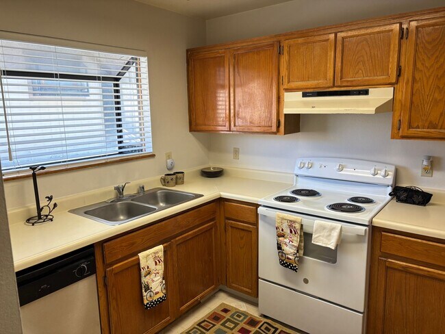 Building Photo - Townhouse in NW Reno