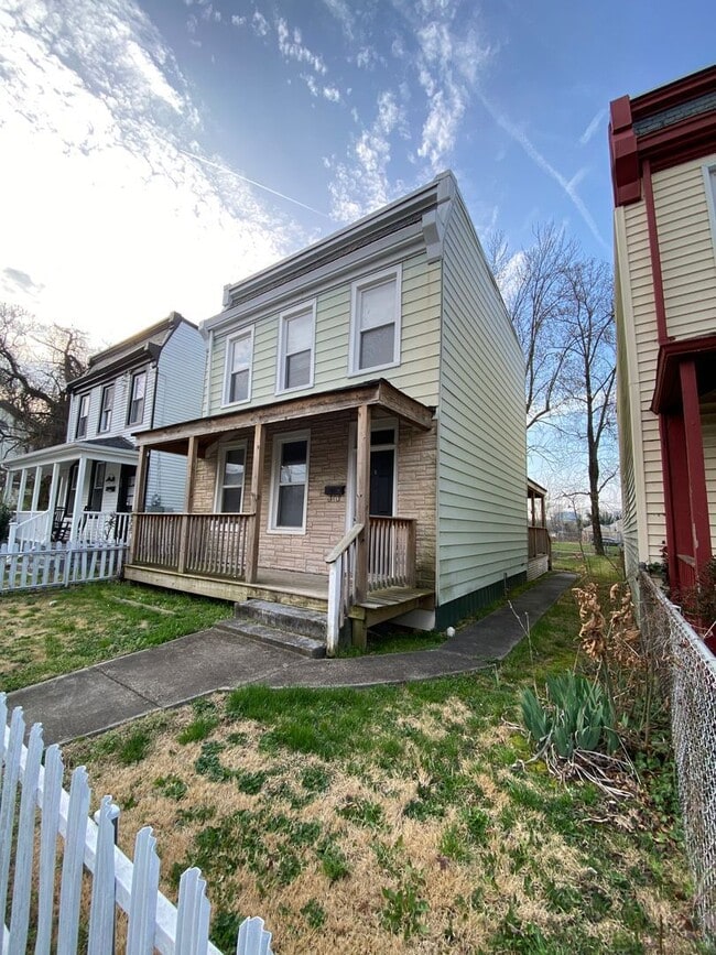 Photo - 207 Wellford St House