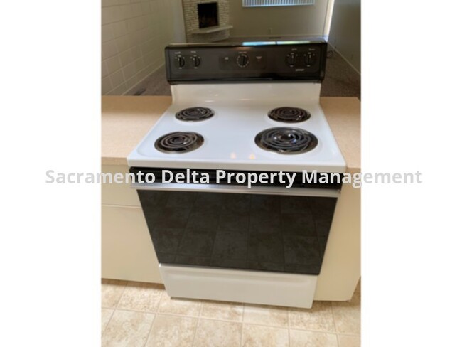 Foto del edificio - Cozy 2 Bed 1 Bath Duplex in Arden Arcade