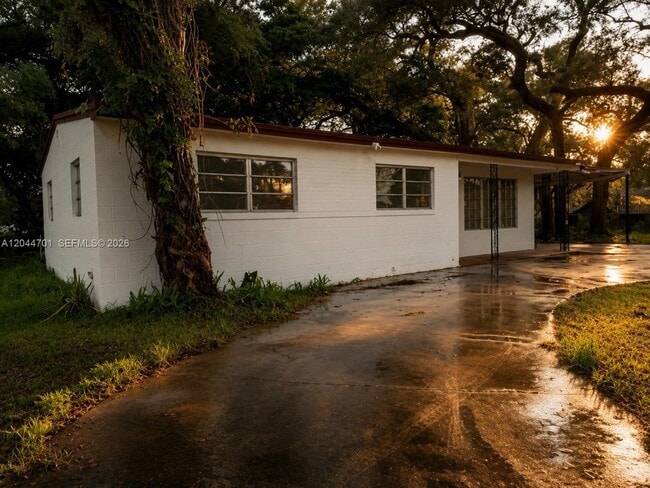 Foto del edificio - 2450 NW 168th St