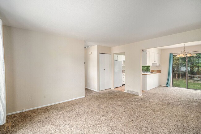 Foto del edificio - Updated 4-Bedroom Home in Village East – Available Now!