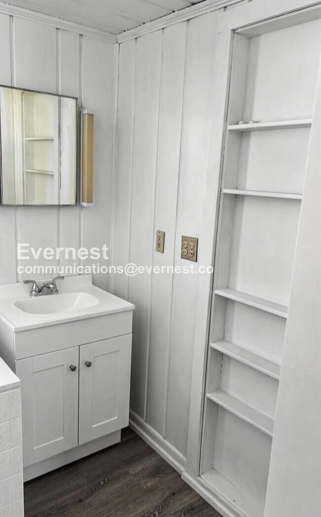 Foto del edificio - 13520 Shipley Rd