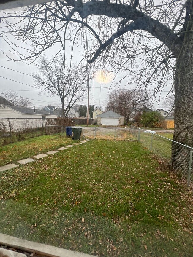Building Photo - Beautiful Single Family Home for Rent 2/1