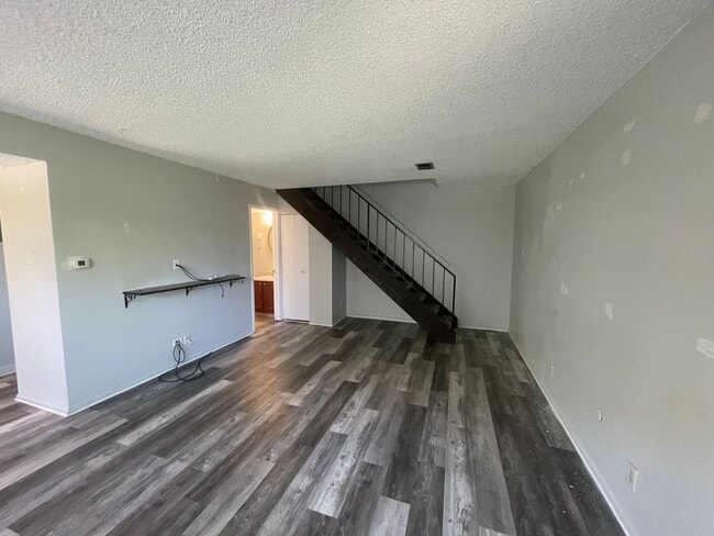 Building Photo - Charming 2-Bed, 2-Bath Condo in Prime Loca...