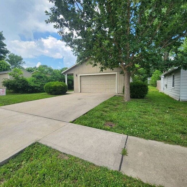 Building Photo - 3 Bedroom, 2 Bathroom home in Oak Grove!!