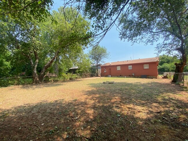 Building Photo - 6617 S Phillips Ave