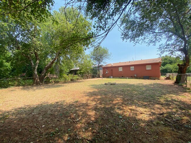 Foto del edificio - 6617 S Phillips Ave
