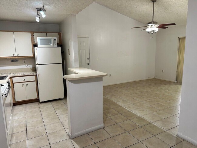 Foto del edificio - 7200 NW 179th St