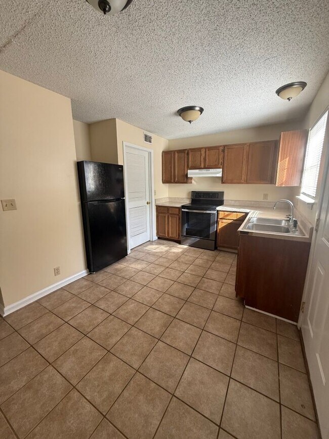 Foto del edificio - Affordable Townhome with Free Rent